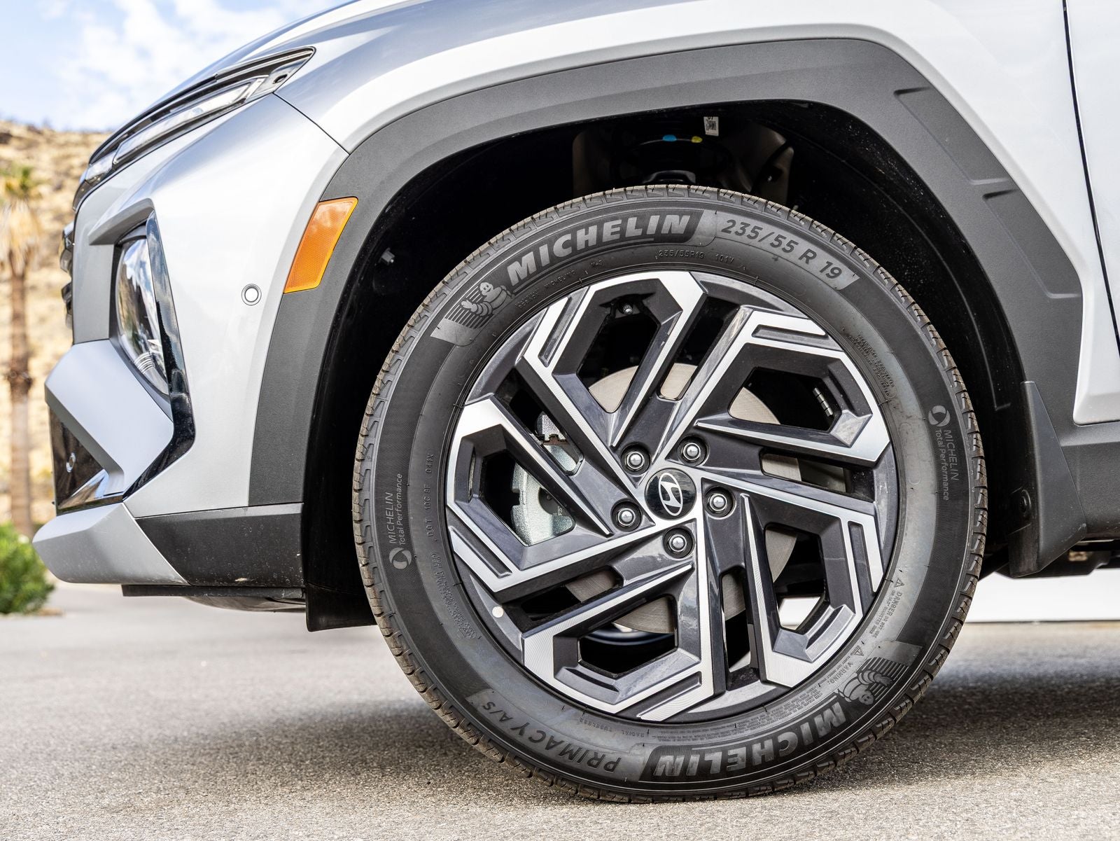 2025 Hyundai TUCSON HYBRID — detail view